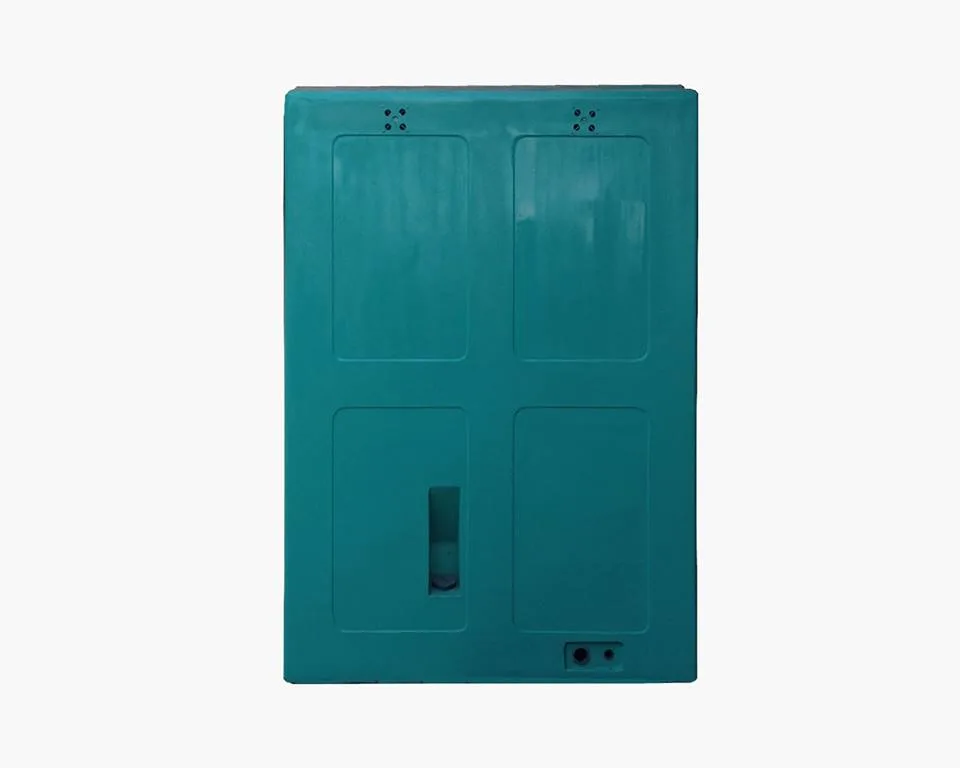 Mặt phía sau nhà vệ sinh lưu động đôi V17.2 với cửa hút chất thải thiết kế bên ngoài để giảm tối đa mùi hôi bay vào bên trong cabin